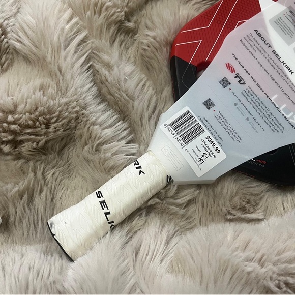 Red and white pickleball paddle - Picture 4 of 4